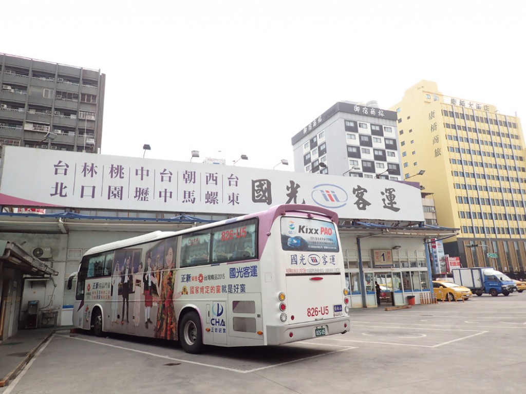 台湾全土を網羅している長距離バス。台湾新幹線の半分以下の値段です。でも5時間以上かかります。